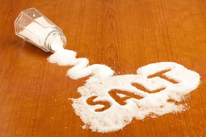 При заболеваниях почек не рекомендуется употреблять соль