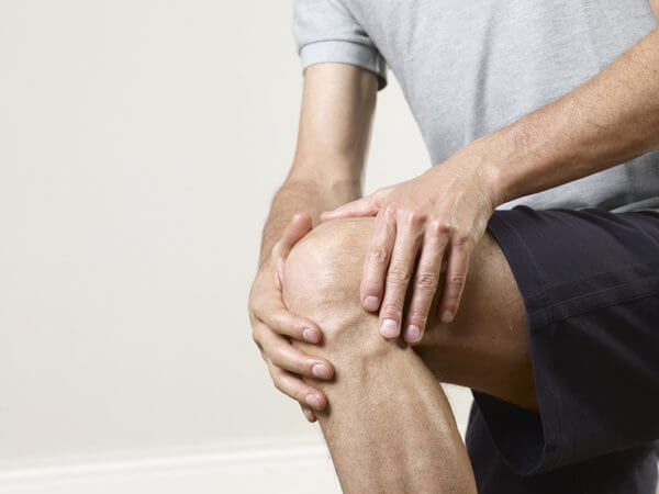 Почему болят ноги после долго сидения?