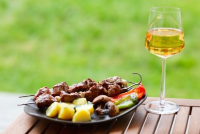 Как приготовить вкусный шашлык на вине? Простые рецепты из свинины, говядины, курицы