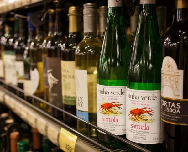 Зеленое вино из Португалии особенности напитка