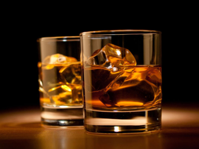 Чем бурбон отличается от виски и как его правильно пить? Описание закусок и коктейлей