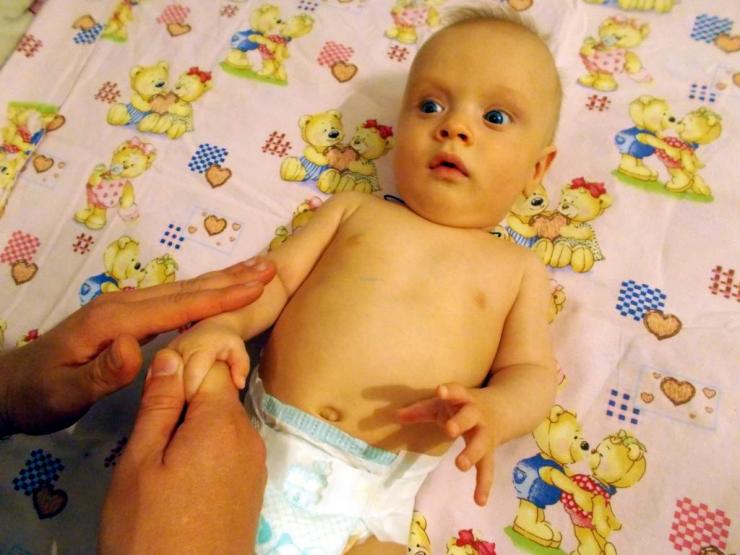 Массаж при гипертонусе ног у младенца