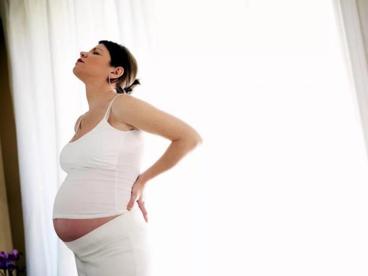 Почему болят бедра во время беременности?