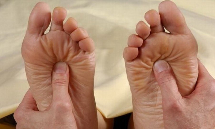 Причины боли в стопах ног после сна
