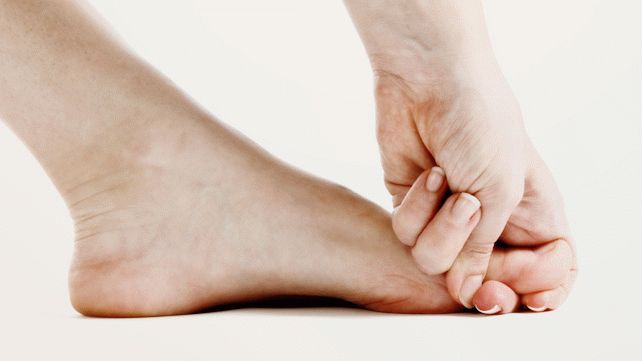 Что делать, если пальцы на ногах сводит судорога?