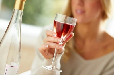Стоит ли употреблять алкоголь при гастрите и какие виды спиртного можно пить при этой болезни?