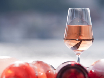 Как и чем лучше закусывать вино, чтобы в полной мере насладиться напитком?