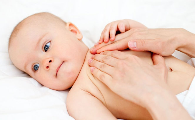 Длительность массажа зависит от спокойствия малыша