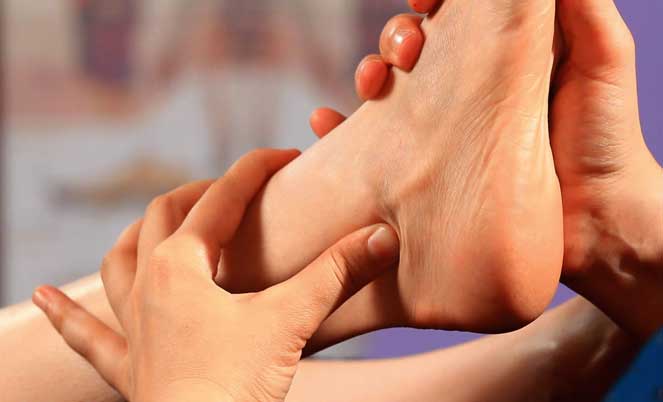 Уменьшение отечности ног при помощи массажа
